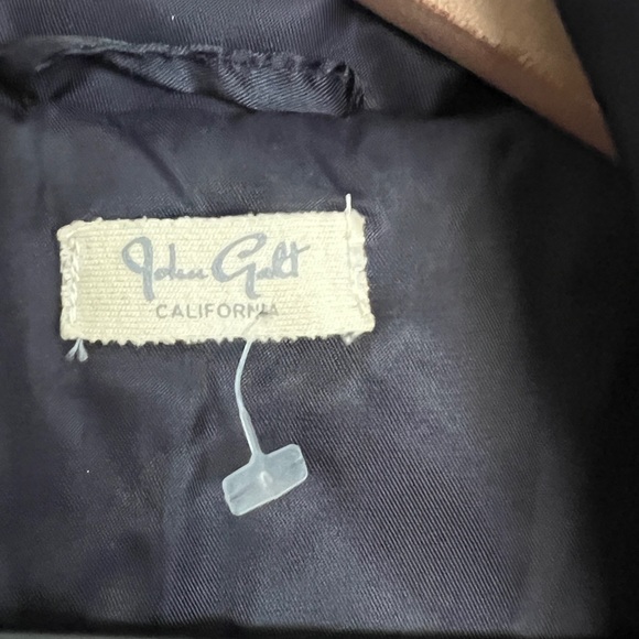 Brandy Melville John Galt Navy Cropped Puffer Jacket - Picture 5 of 7